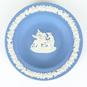 Vintage Wedgwood PEGASUS Collectible Jasperware Plate beautiful for bookshelf!